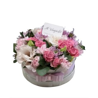 Nyári világos színű virágdoboz