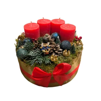 Adventi koszorú piros kék diótörős