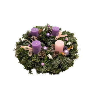 Lila rózsaszín gyertás  fenyős adventi