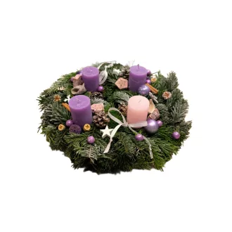 Lila rózsaszín csillagos fenyős adventi koszorú