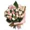 Rózsaszín és fehér rózsa csokor