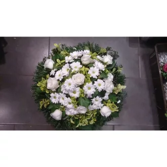 Domb koszorú fehér  rózsával