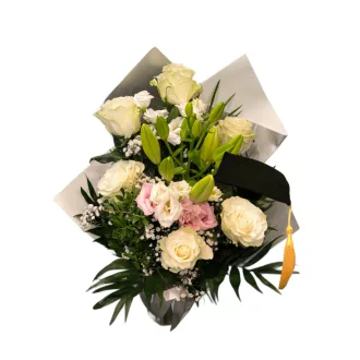 Elegáns Ballagási Csokor Fehér Rózsákkal
